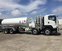 Aviation refueling vehicle