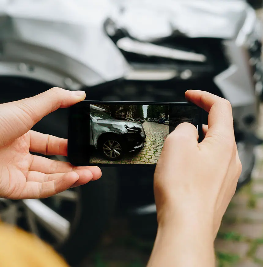 Men-Photographing-Car-Accident-Dinggo