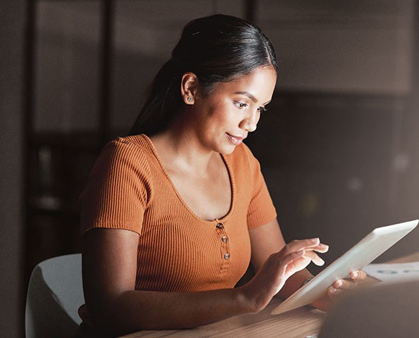 woman-checking-DingGo-on-her-ipad woman-checking-DingGo-on-her-ipad