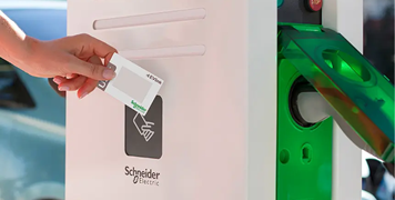 a-lady-is-taping-her-car-on-schneider-machine