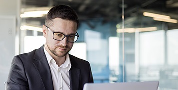 man-using-computer-for-fleet-management-information