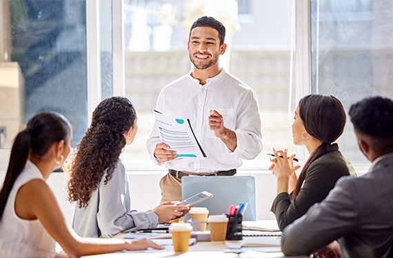 corporate-staff-planning-in-team-meeting
