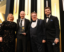sg-fleet-team-with-fleet-news-hosts-accepting-award-on-stage