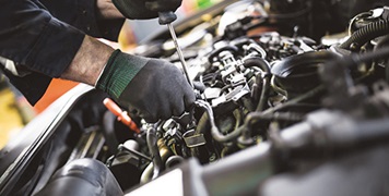 mechanic-repairing-car