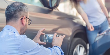 photographing-car-after-a-traffic-accident