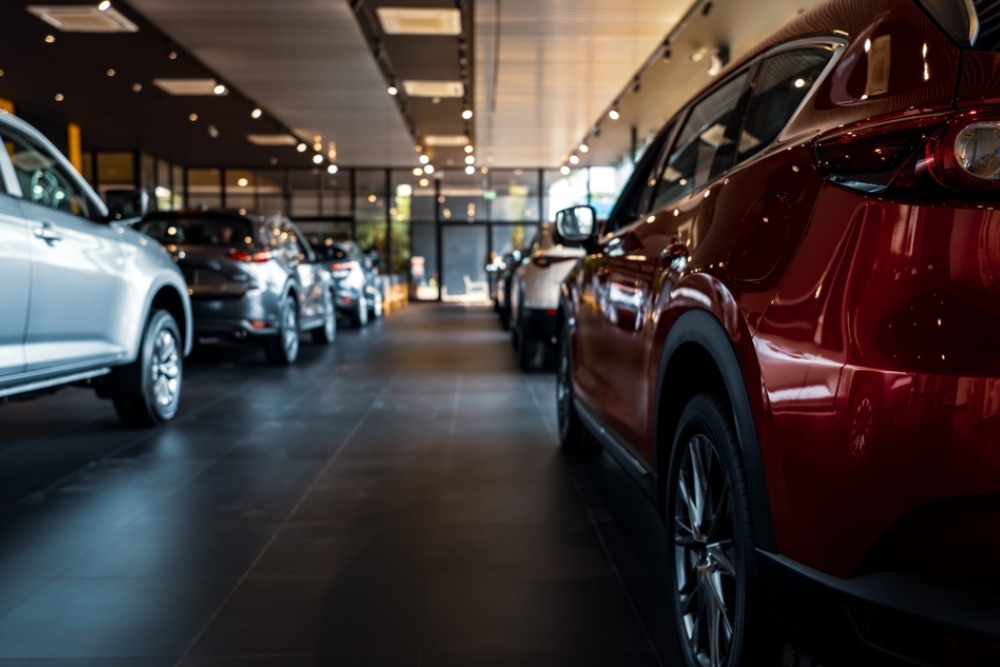 A showroom displaying supply shortages industry outlook 2023